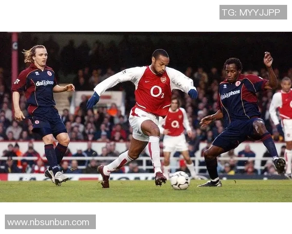 世界四大足球巨星燃剪辑全景回顾 足坛传奇之路的辉煌瞬间