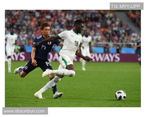 日本足球球星兼时尚模特的双重身份解析与跨界魅力展示