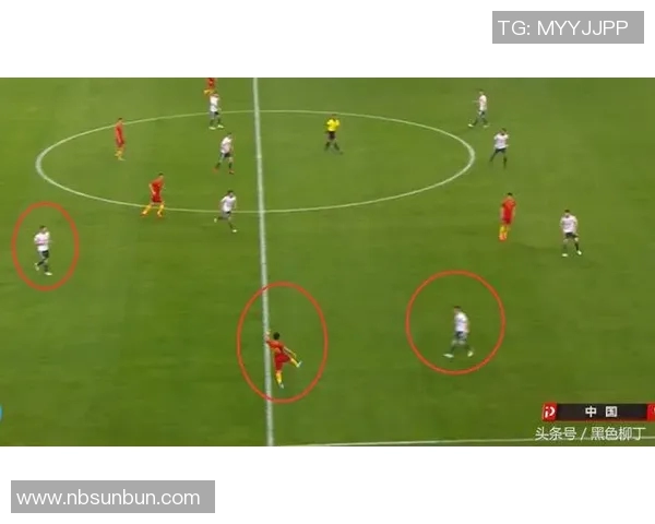 边卫球星引领攻防潮流：现代足球中的全能防线人物解析